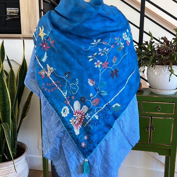 Rubicon silk & cotton oversized shawl. - Picture 5 of 16